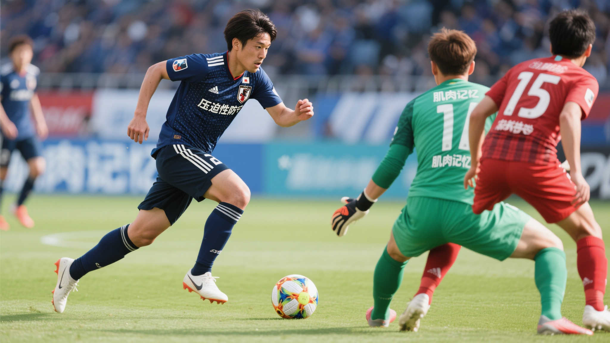 作为锋线尖兵，速度与敏捷性是一名优秀足球运动员必须